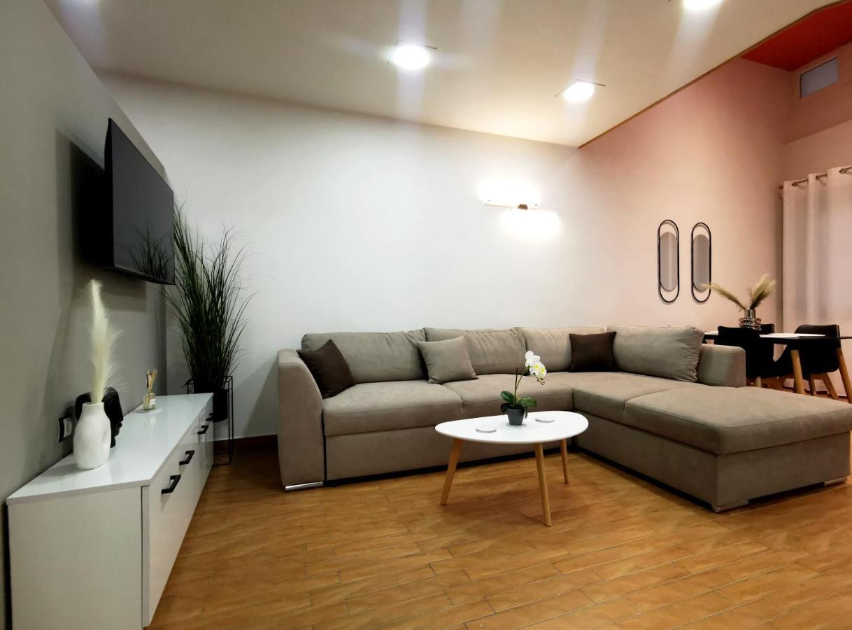 Pg Luxury Apartment Kavala Eksteriør billede